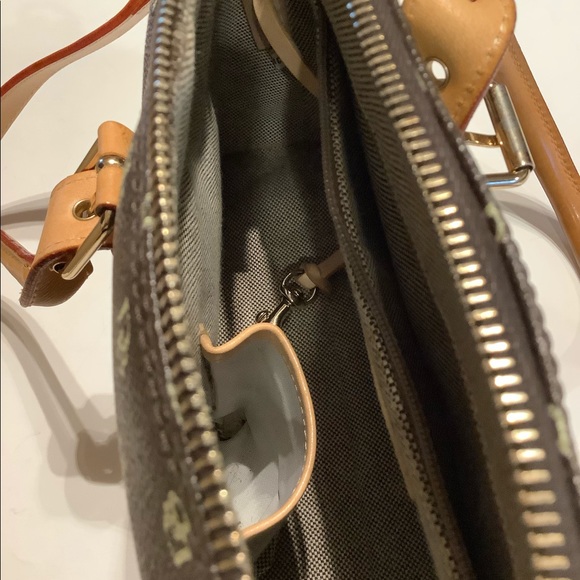 Dooney and Bourke Pocketbook with Attachments - Picture 6 of 16